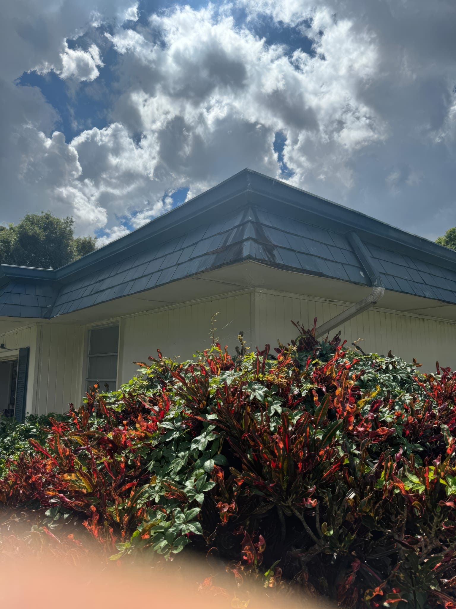 Mansard roof with a section under tarp